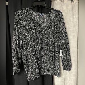 Old Navy Black and White Floral Blouse Size XXL